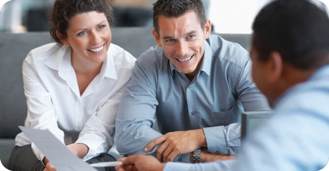 postins-service couple getting insurance